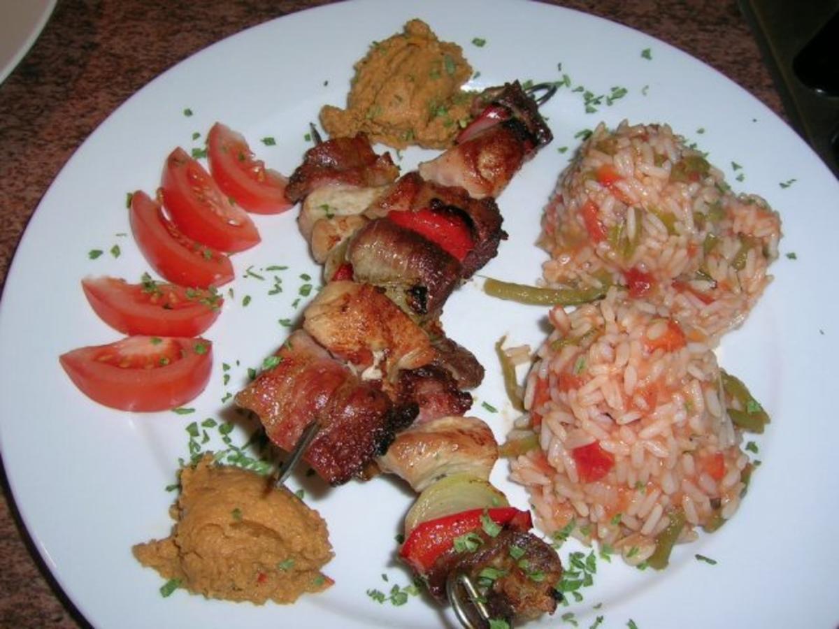 Raznjici - serbische Fleischspieße nach unserer Art mit Djuvec-Reis, Ajvar+Krautsalat - Rezept - Bild Nr. 2