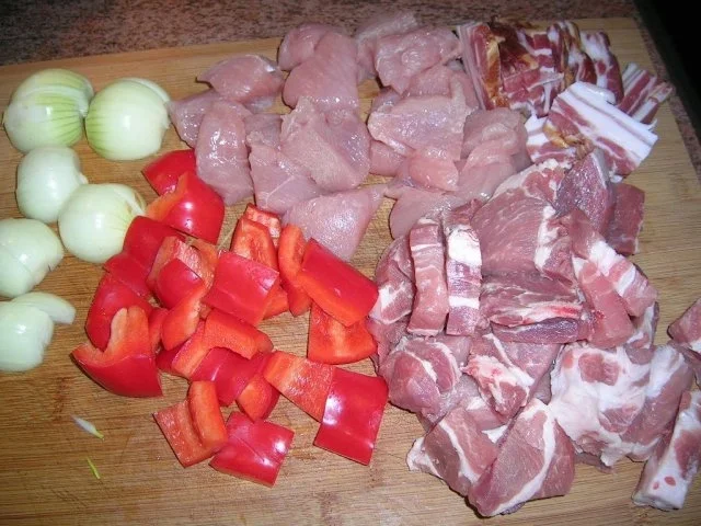 Raznjici - serbische Fleischspieße nach unserer Art mit Djuvec-Reis, Ajvar+Krautsalat - Rezept - Bild Nr. 3