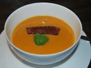 Süßkartoffel-Möhren-Suppe mit Cabanossi-Streifen - Rezept