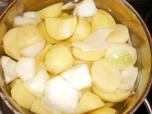 Rezept: Rosenkohltopf mit Hähnchen und Lauchzwiebelkartoffelpüree Bild Nr. 6 Rosenkohltopf mit Hähnchen und Lauchzwiebelkartoffelpüree - Rezept - Bild Nr. 6