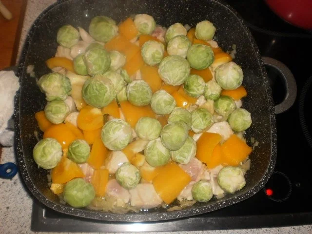 Rezept: Rosenkohltopf mit Hähnchen und Lauchzwiebelkartoffelpüree Bild Nr. 10 Rosenkohltopf mit Hähnchen und Lauchzwiebelkartoffelpüree - Rezept - Bild Nr. 10