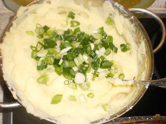 Rezept: Rosenkohltopf mit Hähnchen und Lauchzwiebelkartoffelpüree Bild Nr. 15 Rosenkohltopf mit Hähnchen und Lauchzwiebelkartoffelpüree - Rezept - Bild Nr. 15