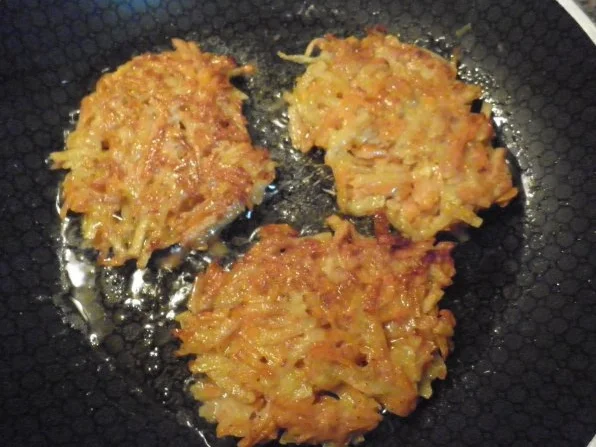 Rezept: Möhren - Ingwer - Puffer mit Mascarpone - Honig - Dip ... Bild Nr. 6 Möhren - Ingwer - Puffer mit Mascarpone - Honig - Dip ... - Rezept - Bild Nr. 6