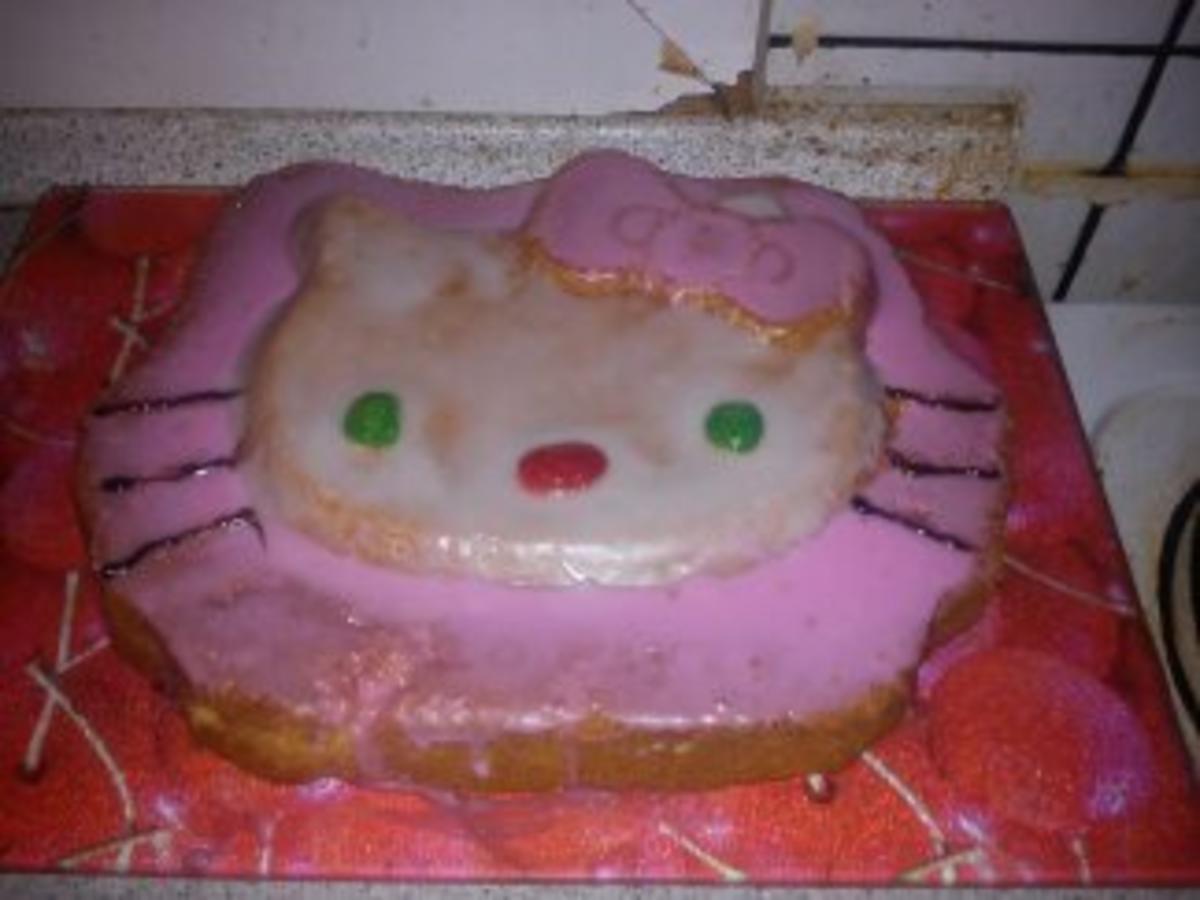 Hello Kitty- Motivkuchen - Rezept - Bild Nr. 2
