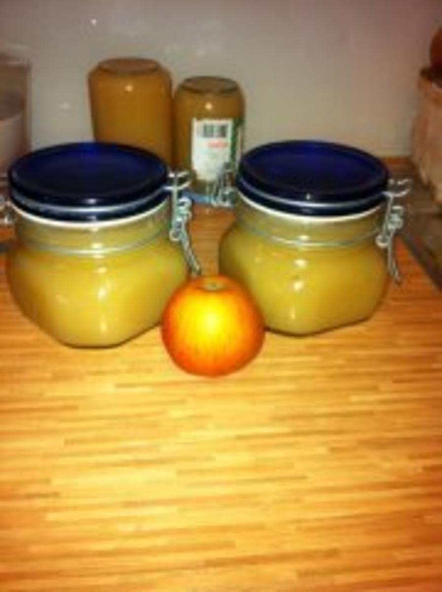 Apfelmus mit Zitrone Quitte und Änisstern - Rezept