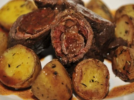 Roulade vom Allgäuer Weideochsen mit Salbeipestofüllung - Rezept - Bild Nr. 2