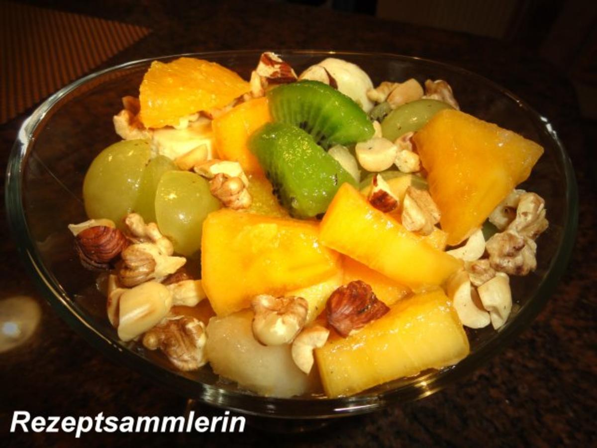 Dessert: OBSTSALAT mit gemischten Nüssen - Rezept - kochbar.de