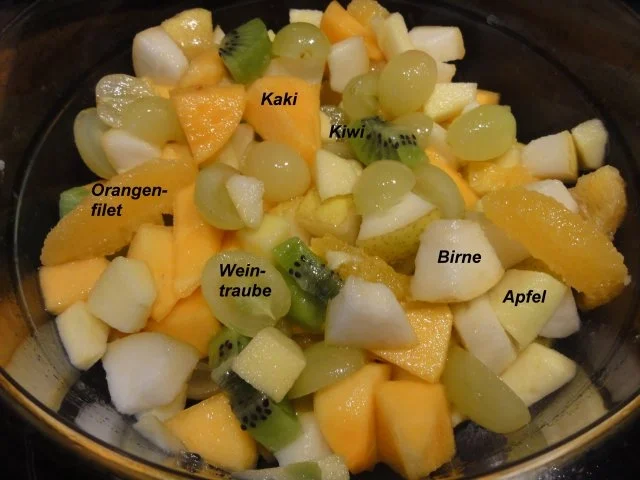 Rezept: Dessert: OBSTSALAT mit gemischten Nüssen Bild Nr. 3 Dessert: OBSTSALAT mit gemischten Nüssen - Rezept - Bild Nr. 3