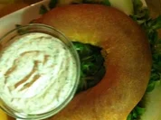 "Pizzawurst" mit Salat .. und einen Dip.. - Rezept