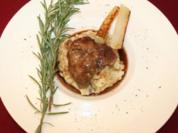 Geschmorte Kalbsbäckchen, dazu Pastinaken-Kartoffel-Trüffelpüree und Kohlrabigemüse - Rezept