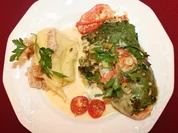 Delikates Hähnchenfilet in Spinatmantel mit Kartoffelpüree und geröstetem Brot - Rezept