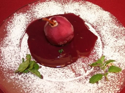 In Rotwein pochierte Birne - Rezept