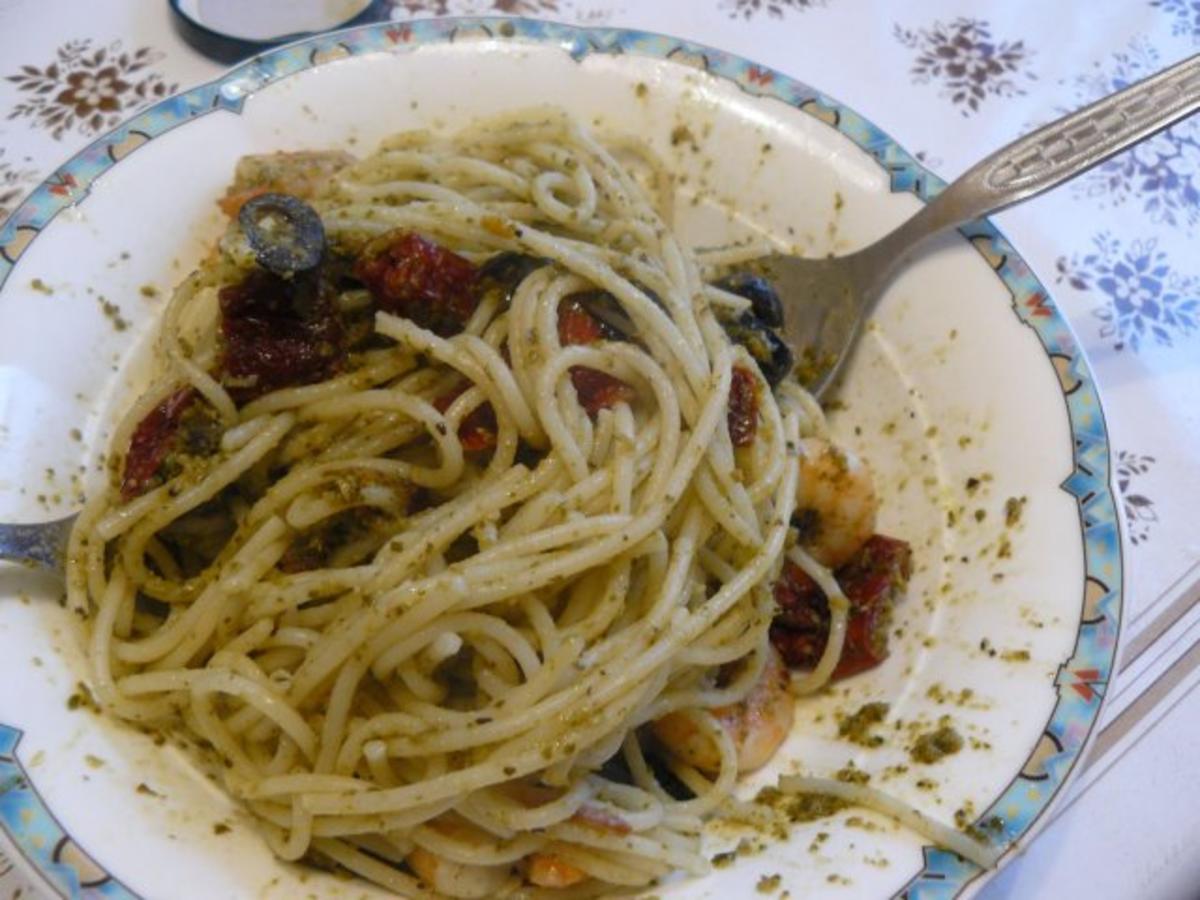 Pestospaghetti mit Shrimps - Rezept - Bild Nr. 5