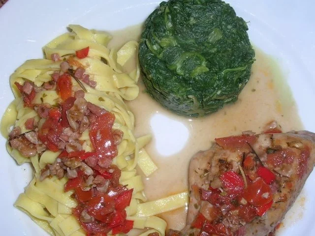 Kaninchenkeulen nach italienischer Art mit Blattspinat und Fettuccine - Rezept - Bild Nr. 3
