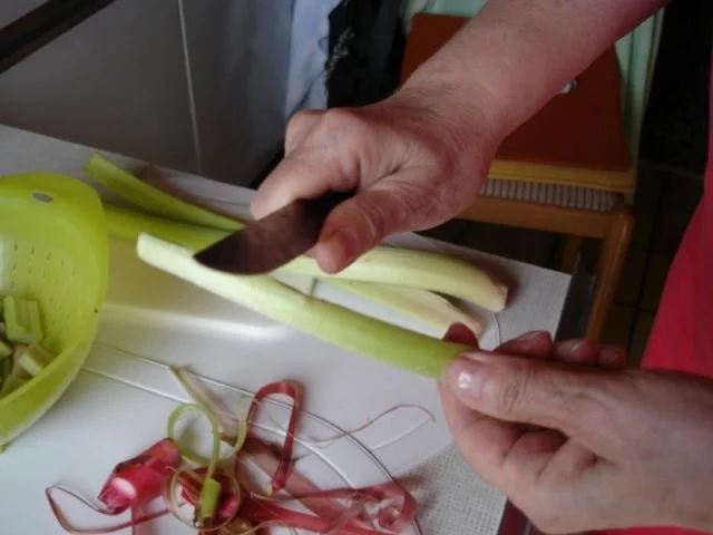 Rezept: Rhabarberkuchen nach Frau Graen Bild Nr. 8 Rhabarberkuchen nach Frau Graen - Rezept - Bild Nr. 8