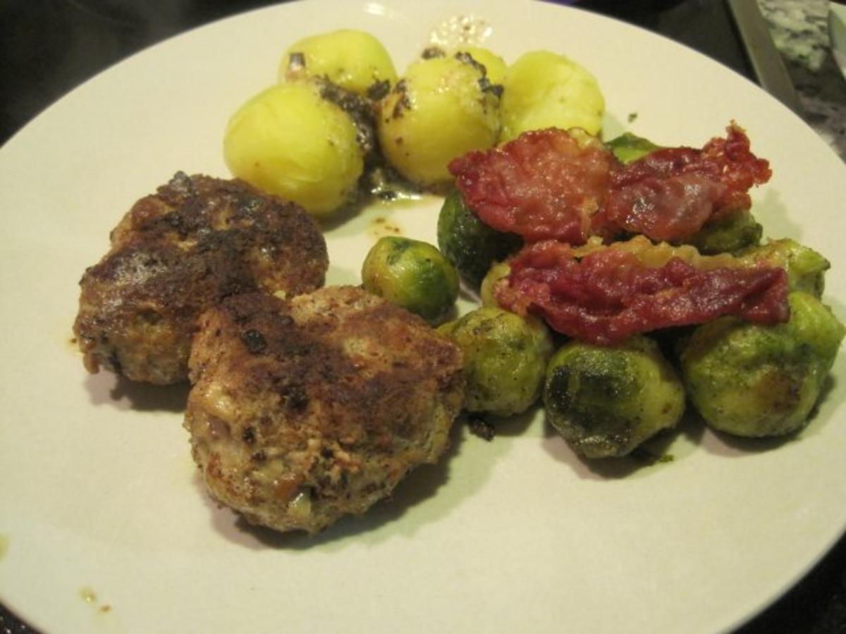 Rinderfrikadellen mit Dörrfleisch, Rosenkohl und Kartöffelchen - Rezept ...