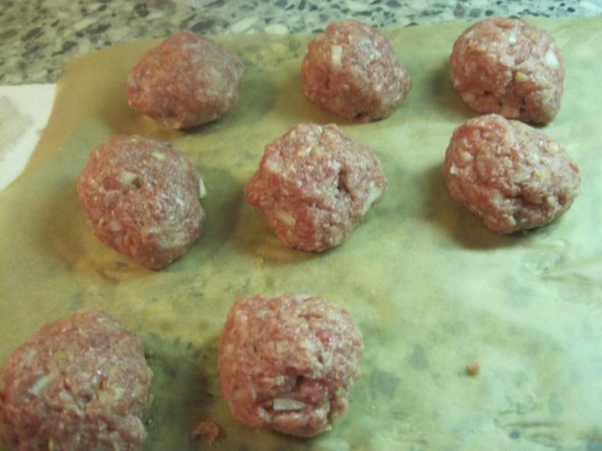 Rinderfrikadellen mit Dörrfleisch, Rosenkohl und Kartöffelchen ...
