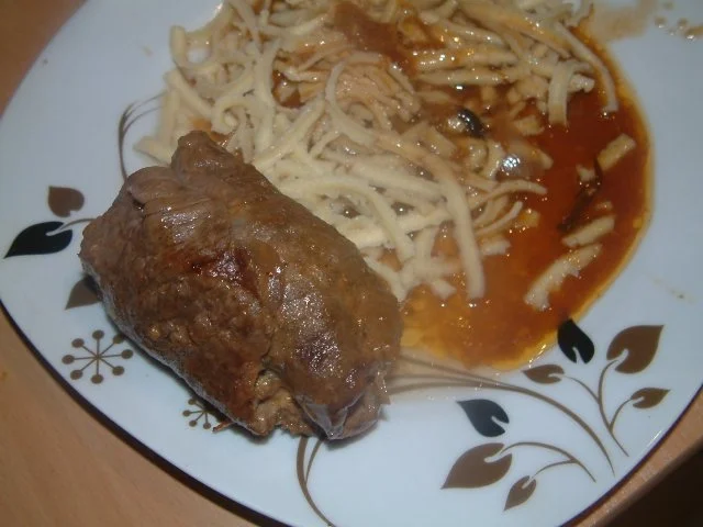 Rinderrouladen gefüllt mit mit Mett und Käse in Biersauce - Rezept