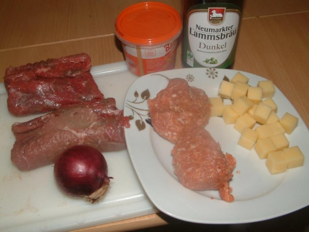 Rinderrouladen gefüllt mit mit Mett und Käse in Biersauce - Rezept ...