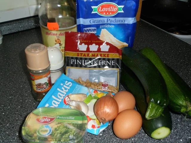 Zucchinipuffer mit Käse und Pinienkernen - Rezept - Bild Nr. 2