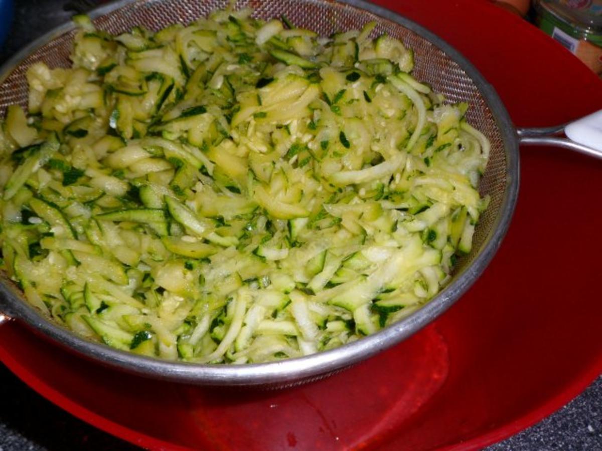 Zucchinipuffer mit Käse und Pinienkernen - Rezept - Bild Nr. 3
