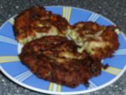 Zucchinipuffer mit Käse und Pinienkernen - Rezept