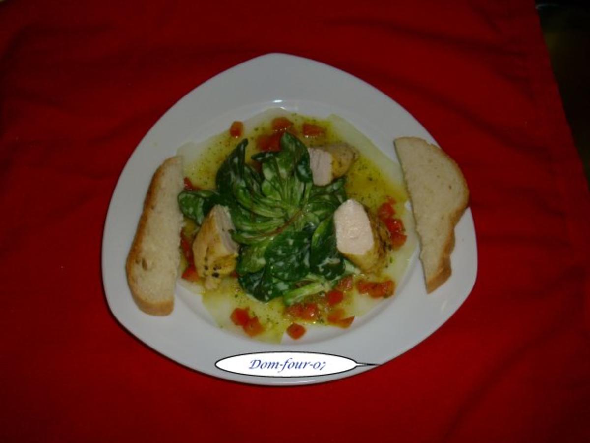 Bilder für Feldsalat auf Kohlrabicarpaccio mit Hähnchenfilet & zweierlei Dressing - Rezept