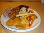 Rumpsteak mit Kräuterbutter, Wurzelgemüse und Kartoffeltalern - Rezept