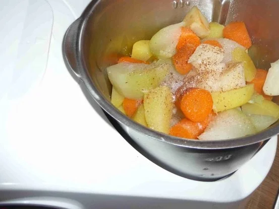 Rezept: Küchenfee - Rezepte : 4 - er - lei Gemüsemus mit Bratwurst und Zwiebelringen Küchenfee - Rezepte : 4 - er - lei Gemüsemus mit Bratwurst und Zwiebelringen - Rezept