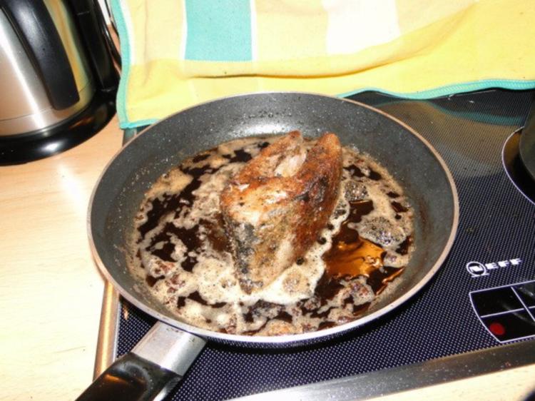 Gebratener Karpfen mit Sauerkraut und Steinpilzen Polnischer Art von ...
