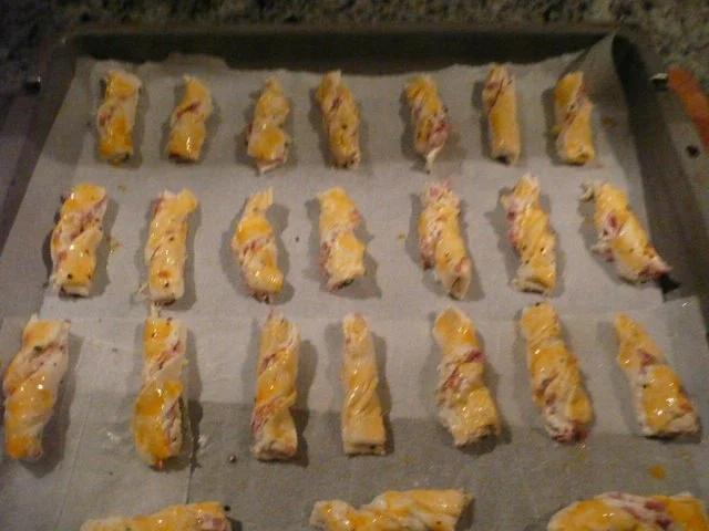 Rezept: BLÄTTERTEIG / Schinken -Käse -Stangen Bild Nr. 5 BLÄTTERTEIG / Schinken -Käse -Stangen - Rezept - Bild Nr. 5