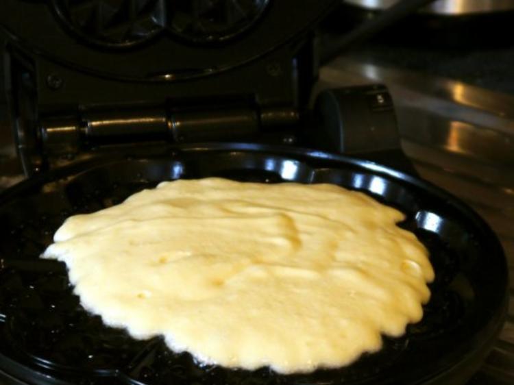 Knusprige Waffeln mit aromatisierter Creme fraiche und Blaubeeren ... Knusprige Waffeln mit aromatisierter Creme fraiche und Blaubeeren ...