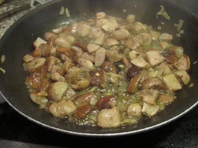 Schweinefilet mit Steinpilzen und Blattsalat - Rezept - Bild Nr. 3