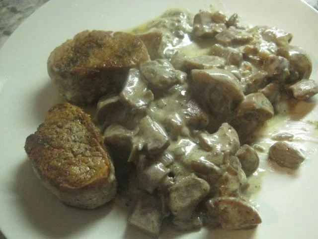 Schweinefilet mit Steinpilzen und Blattsalat - Rezept - Bild Nr. 5