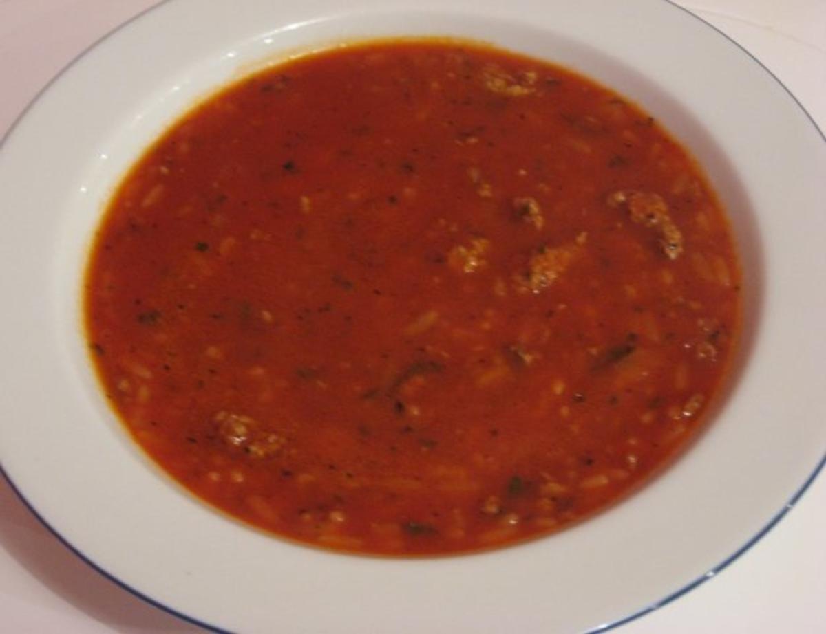 Pikante Tomatensuppe mit Tatar - Rezept