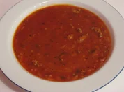 Pikante Tomatensuppe mit Tatar - Rezept