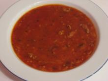 Pikante Tomatensuppe mit Tatar - Rezept