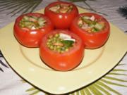 Erbsen-Gurken-Wiener-Salat aus der Fleischtomate - Rezept