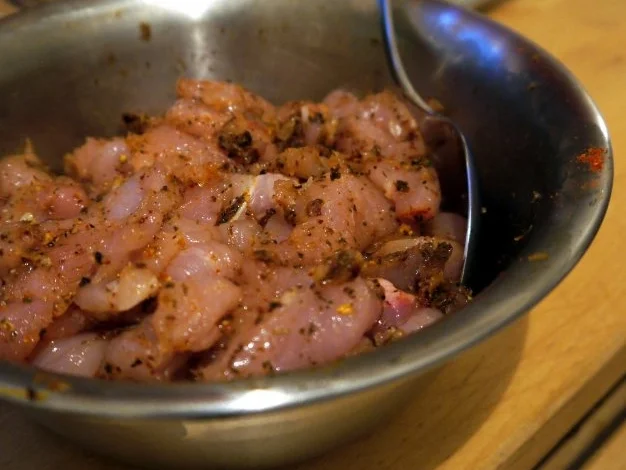 Rezept: Spicy Chicken mit Knoblauch-Limetten-Dip Bild Nr. 3 Spicy Chicken mit Knoblauch-Limetten-Dip - Rezept - Bild Nr. 3