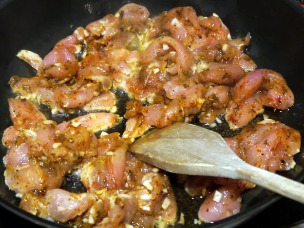 Rezept: Spicy Chicken mit Knoblauch-Limetten-Dip Bild Nr. 6 Spicy Chicken mit Knoblauch-Limetten-Dip - Rezept - Bild Nr. 6