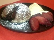 Flüssiger Schokokuchen mit Rotweinäpfel und Vanilleeis - Rezept