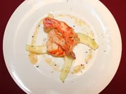 Riesengarnelen auf Melonenschiffchen unter feinem Champagnerschaum - Rezept