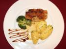 Steinbeißerfilet mit Thymiankruste, dazu Petersilienkartöffelchen, Broccoli und Honigsenf- - Rezept