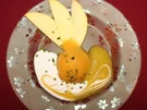 Rezept: Mangosorbet mit Joghurtvanillesoße und Mangosoße, verfeinert mit Pistaziensplittern Mangosorbet mit Joghurtvanillesoße und Mangosoße, verfeinert mit Pistaziensplittern - Rezept