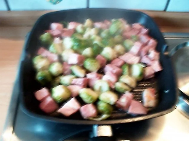 Pfannengericht:Kasselerpfanne mit Rosenkohl und Kartoffeln - Rezept - Bild Nr. 8