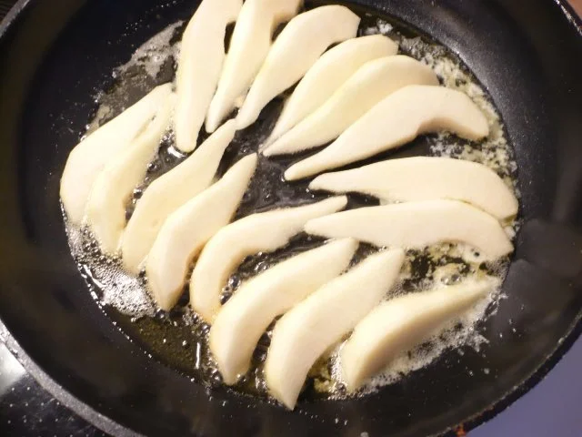 Rezept: Feldsalat mit Brie und Honigbirne Bild Nr. 2 Feldsalat mit Brie und Honigbirne - Rezept - Bild Nr. 2