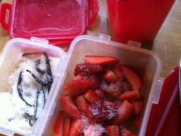 Milchreis auf Erdbeerspiegel mit Orangen-Grüner Pfeffer-Soße.. - Rezept - Bild Nr. 10