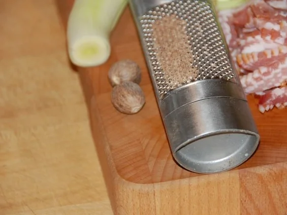 Rezept: LAUCH - KÜCHLEIN / TARTELETTES AUX POIREAUX Bild Nr. 2 LAUCH - KÜCHLEIN / TARTELETTES AUX POIREAUX - Rezept - Bild Nr. 2