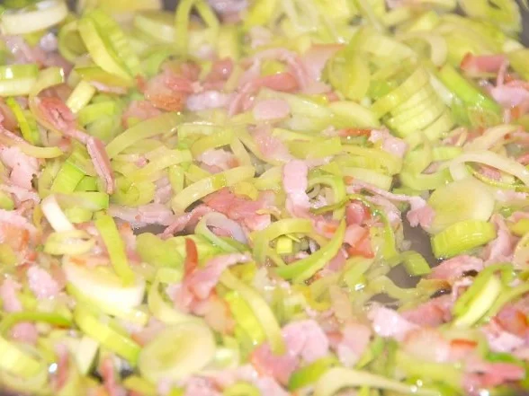 Rezept: LAUCH - KÜCHLEIN / TARTELETTES AUX POIREAUX Bild Nr. 5 LAUCH - KÜCHLEIN / TARTELETTES AUX POIREAUX - Rezept - Bild Nr. 5