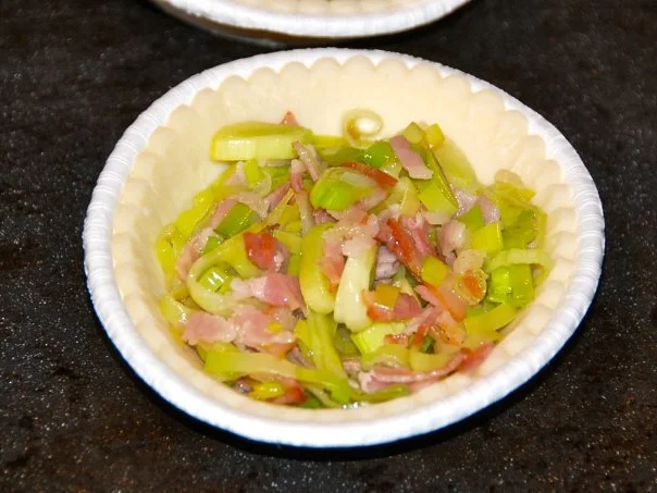 Rezept: LAUCH - KÜCHLEIN / TARTELETTES AUX POIREAUX Bild Nr. 7 LAUCH - KÜCHLEIN / TARTELETTES AUX POIREAUX - Rezept - Bild Nr. 7
